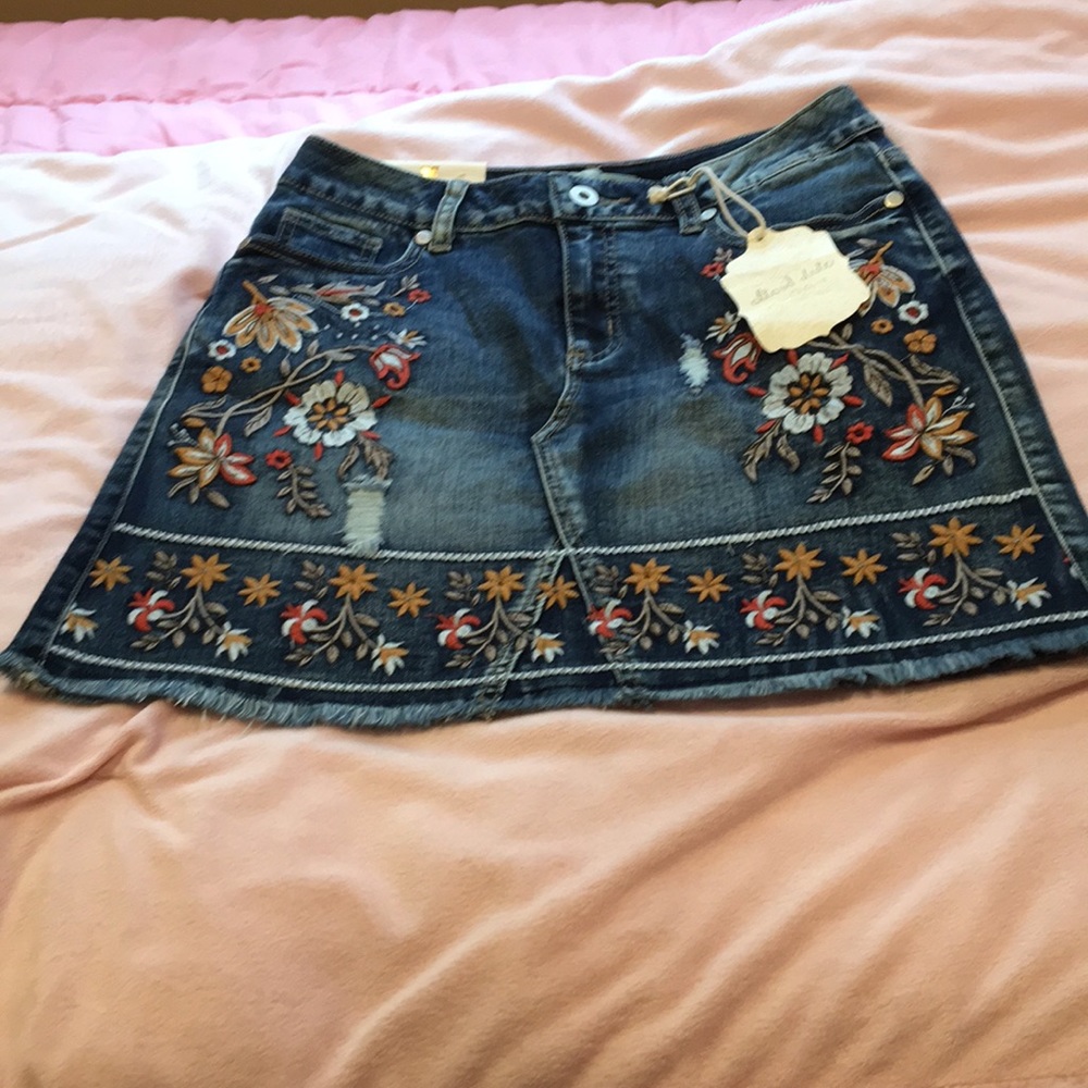NWT-Altard state embroidered blue jean skirt